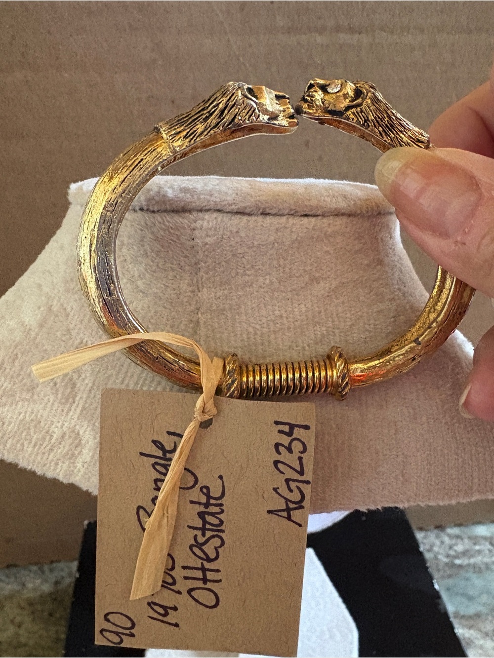 Made in the Deep South vintage Gold Lion Head Cuff Bracelet - Picture 3 of 3
